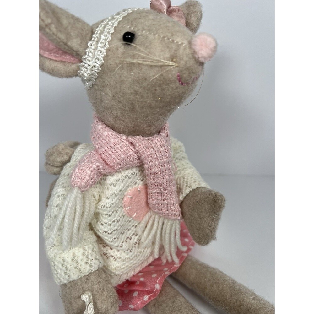 Stuffed‎ Girl Mouse Doll Dressed With A Winter And Heart Motif. She Sits At Edge - Picture 8 of 10
